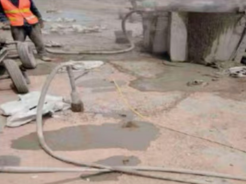 岭口镇水泥混凝土路面板底注浆技术 路面脱空注浆整治方案