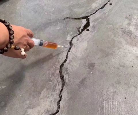 岭口镇混凝土裂缝修补技术详解​